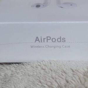 Apple AirPods with Wireless Charging Case